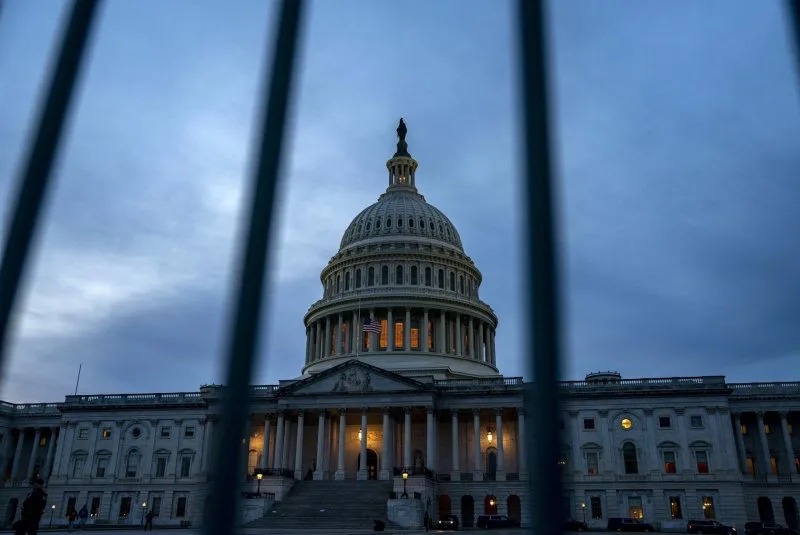 Senado de EEUU aprobó un acuerdo que allana el camino para reabrir el Gobierno