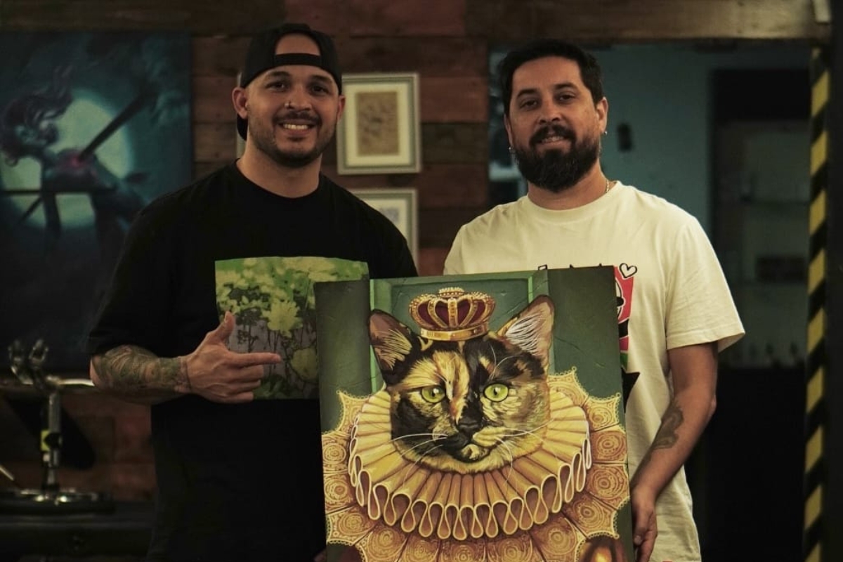 El tatuador Sergio Martínez consolida su trayectoria en Chile con galardones y proyectos de intervención urbana