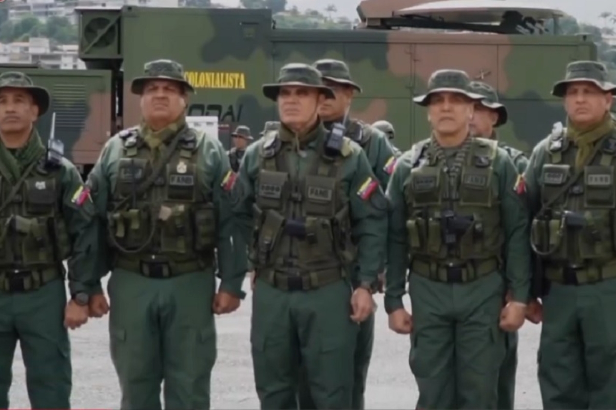 Padrino López elevó el tono ante la llegada inminente del USS Gerald Ford