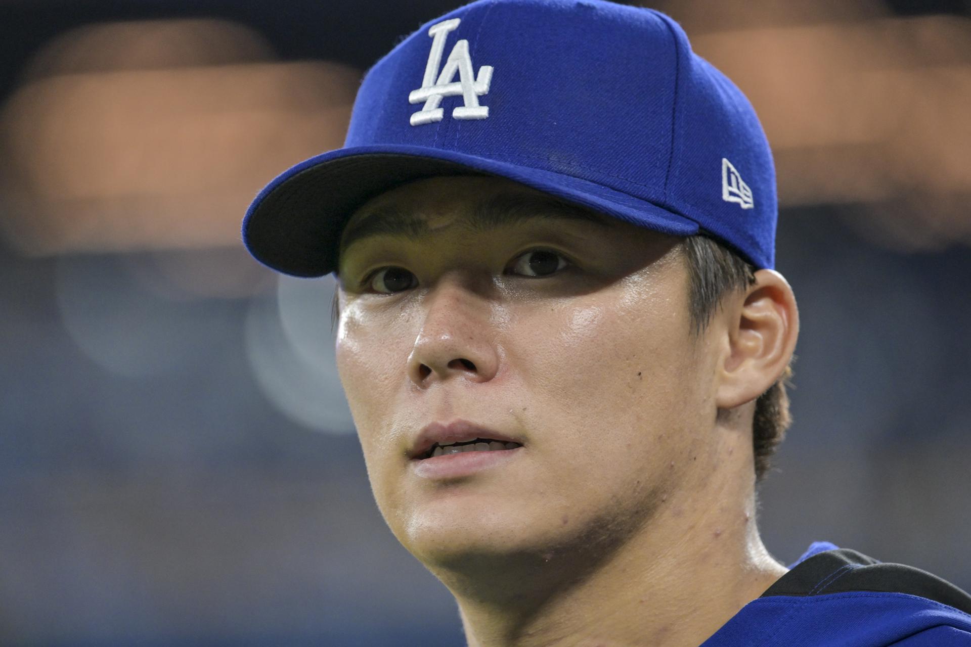 Yoshinobu Yamamoto se alzó con el MVP de la Serie Mundial