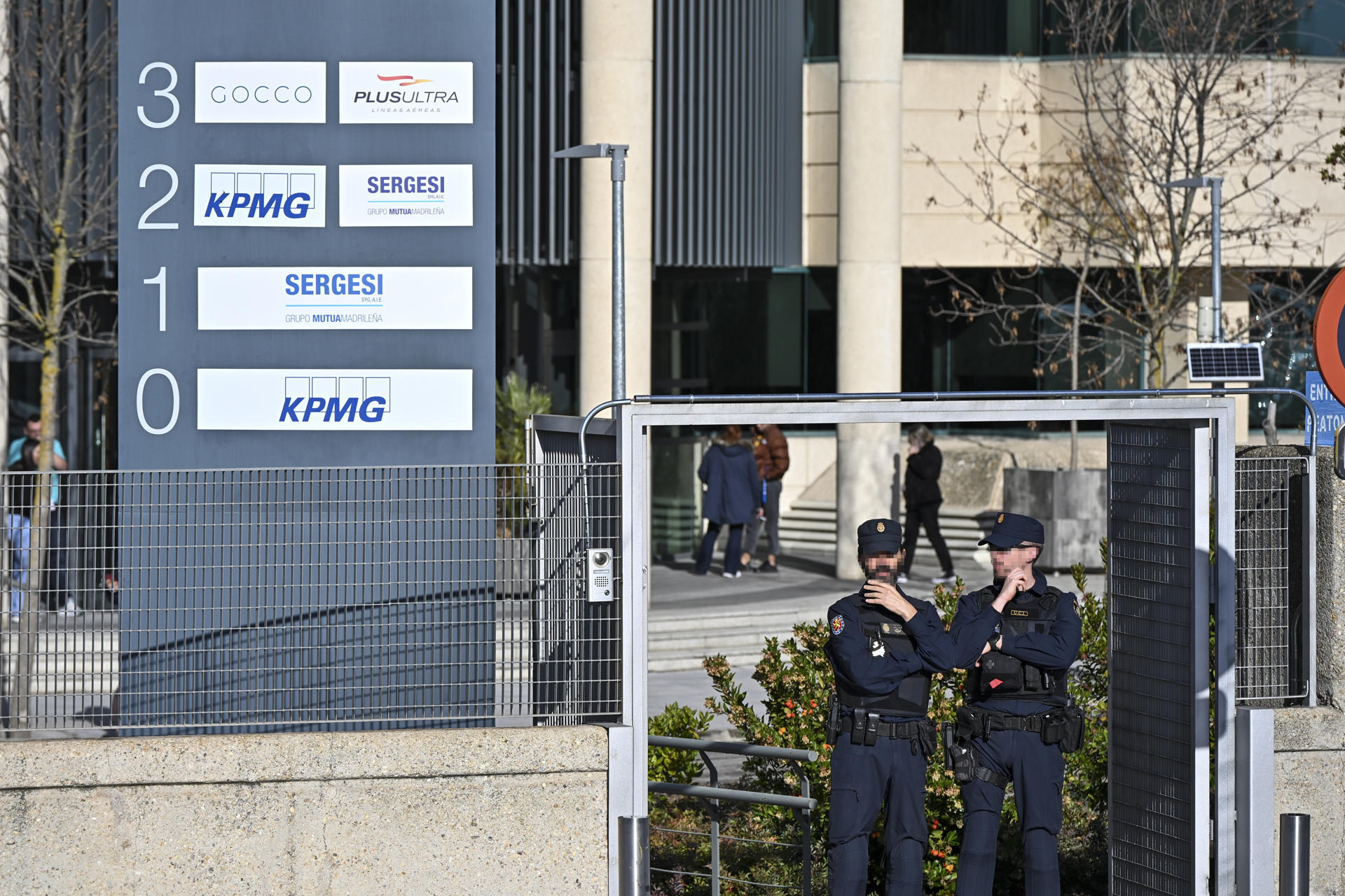 Detienen en España al dueño y el director ejecutivo de la aerolínea Plus Ultra