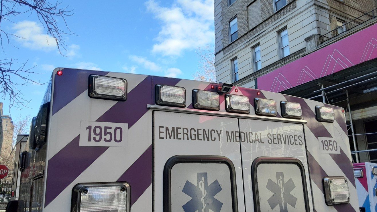 Susto y milagro: niño fue rescatado de lago congelado en Nueva York