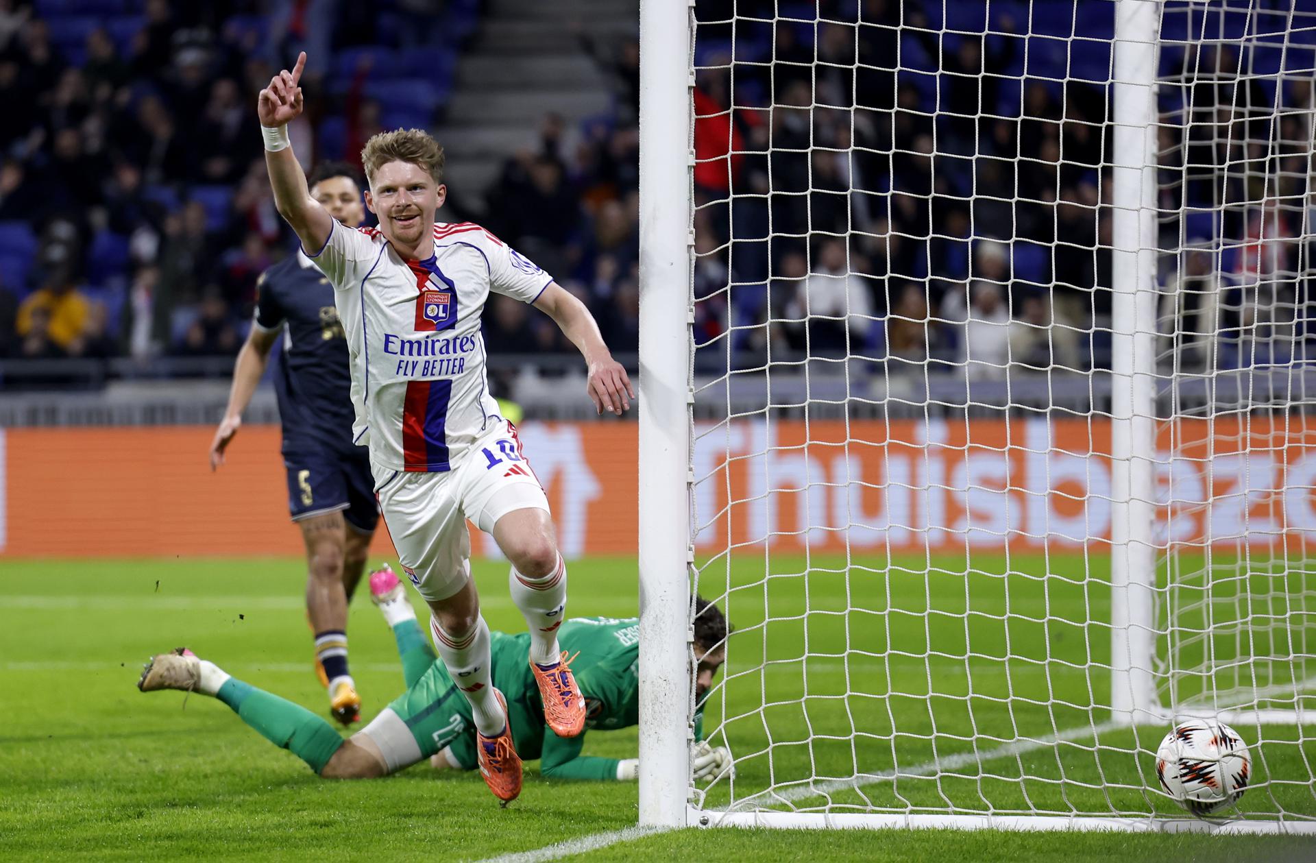 El Lyon se mantiene en la cima de la Europa League tras sufrida victoria ante Eagles