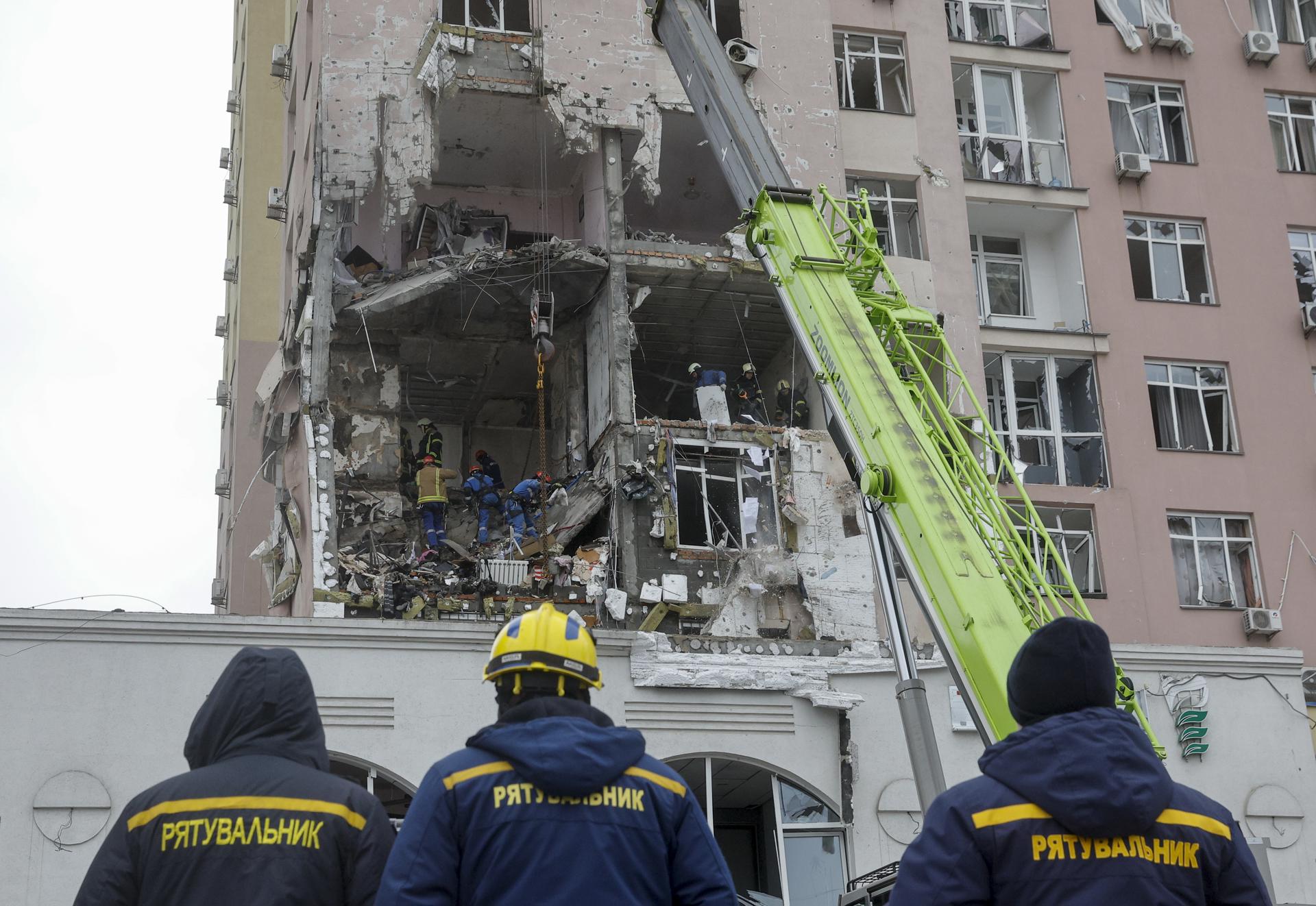El papa León XIV envió tres camiones con ayuda humanitaria a Ucrania