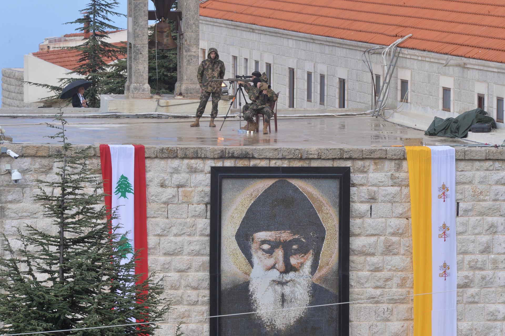 El papa León XIV reza ante la tumba del santo Charbel y pide paz para Líbano y todo Oriente Medio
