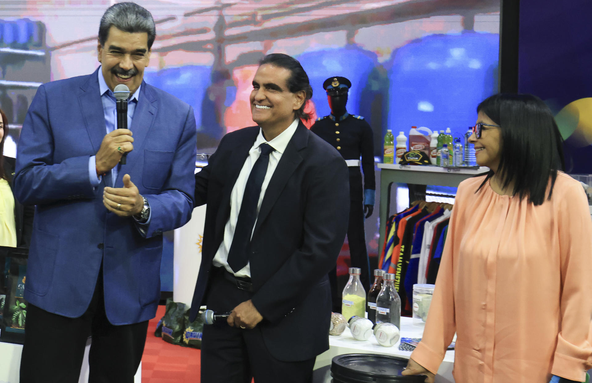 Maduro se candidatea para el Nobel de Economía, pero se arrepiente un segundo después (VIDEO)