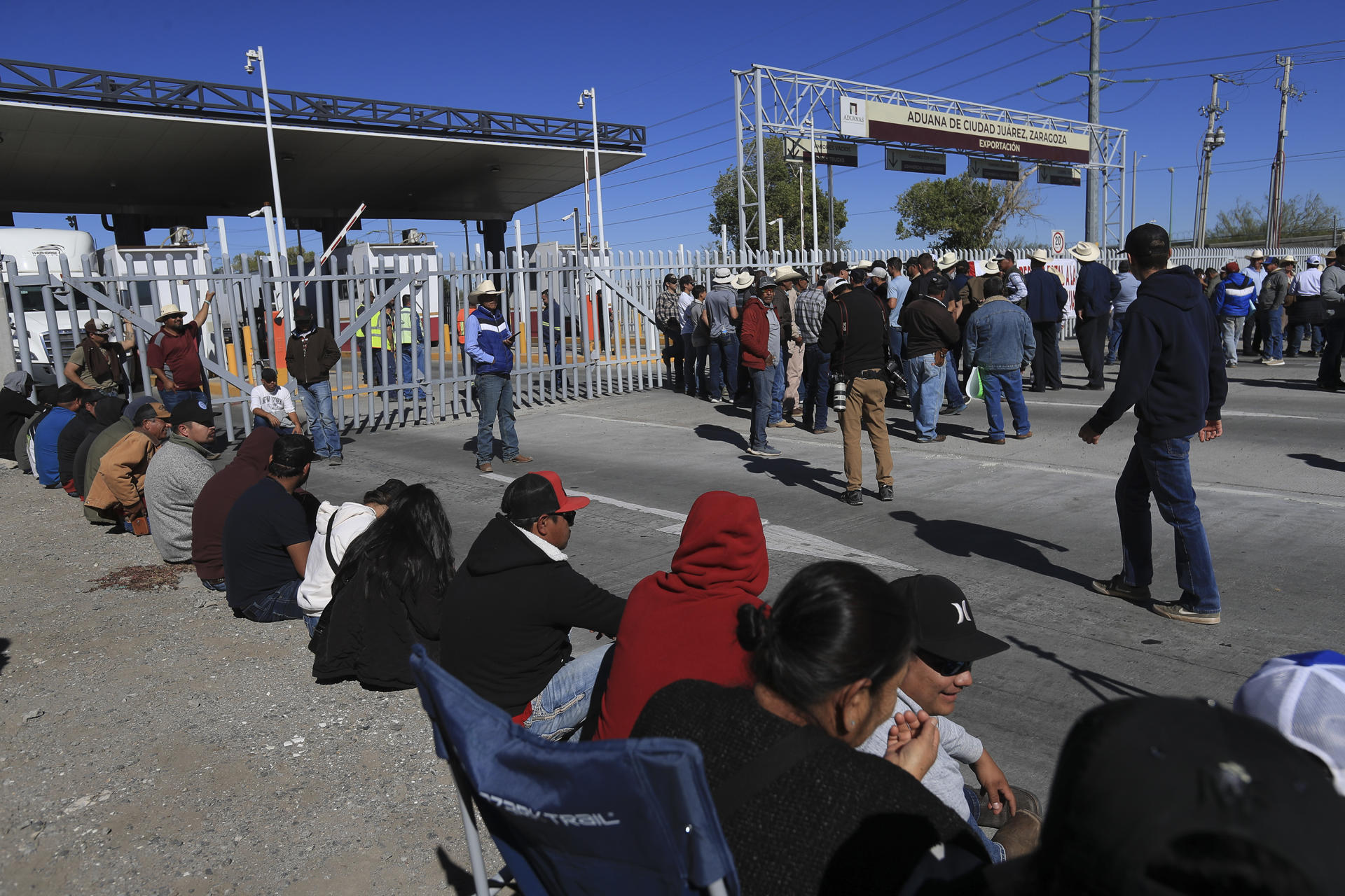 Migrantes regresan a albergues ante falta de oportunidades en la frontera norte de México