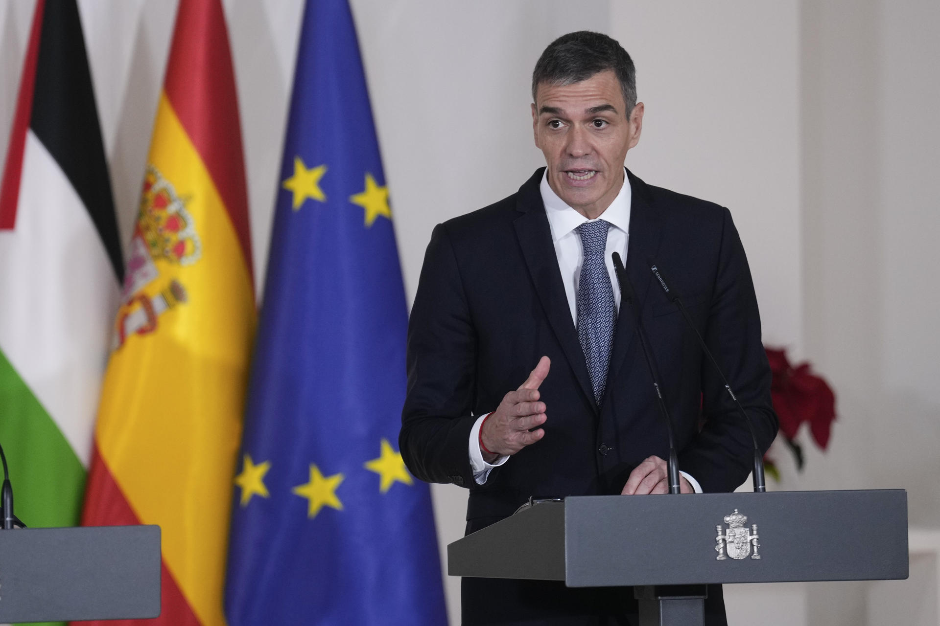 Pedro Sánchez tilda de "inaceptables" operaciones de EEUU contra el narcotráfico cerca de Venezuela