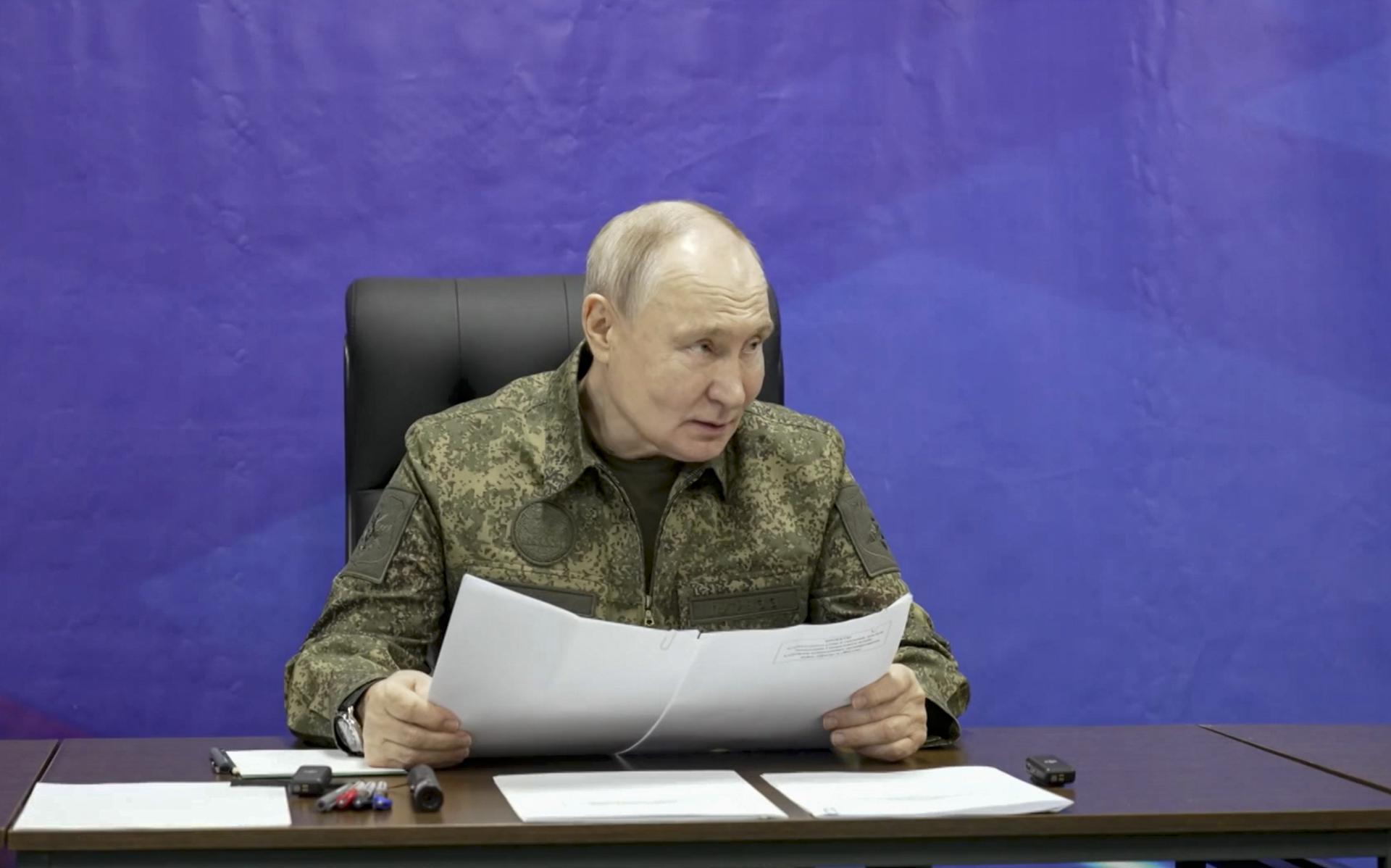 Putin prepara a su Ejército para el invierno mientras negocia la paz con EEUU