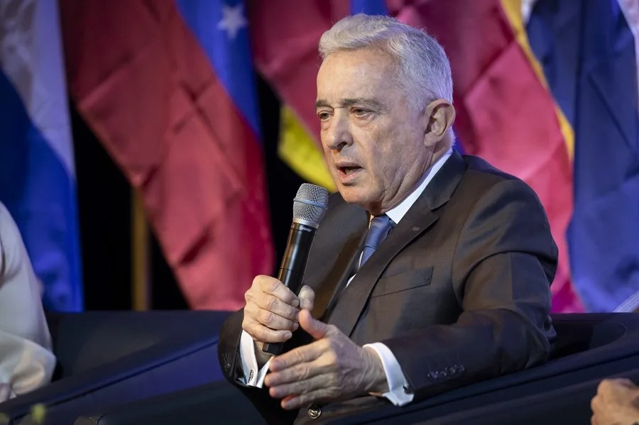 Álvaro Uribe volverá a someterse a las urnas como candidato al Senado en 2026