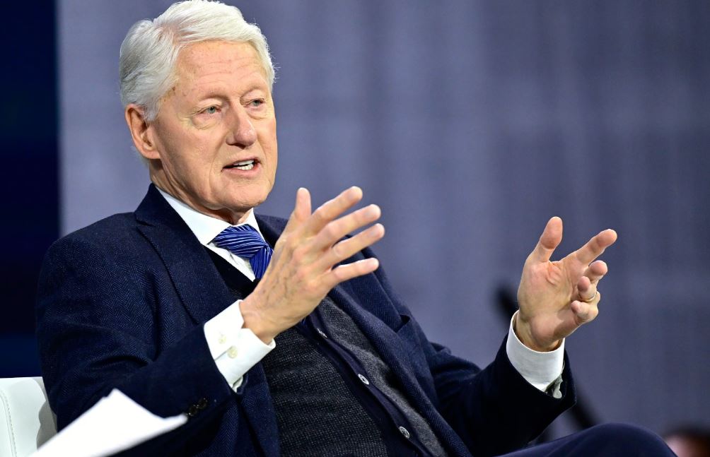 Equipo de Bill Clinton rompió el silencio tras publicación de fotos en archivos de Jeffrey Epstein