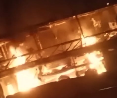 En VIDEO: incendio consumió por completo un autobús de pasajeros en Yaracuy este #7Dic