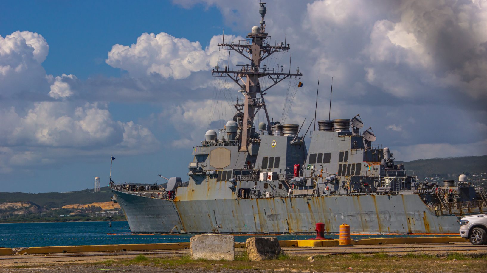 En FOTOS: tres destructores de EEUU se reabastecen al unísono en muelle al sur de Puerto Rico