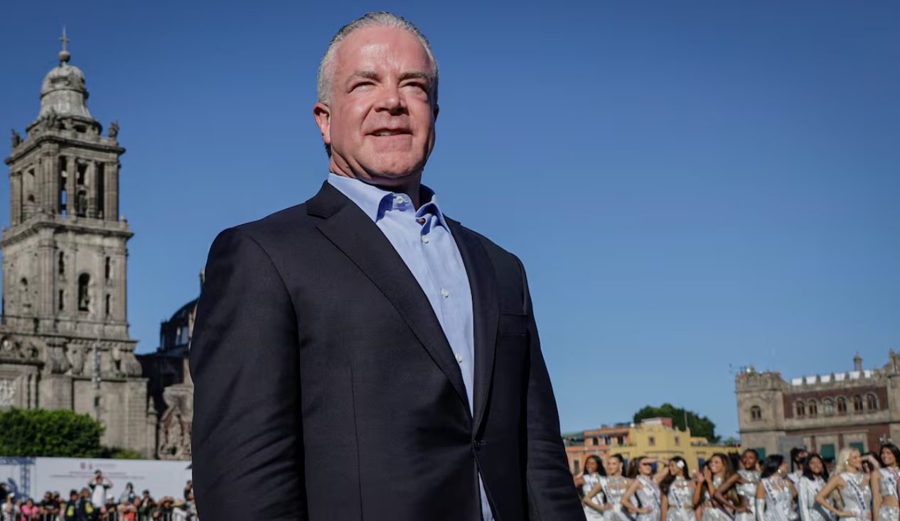 Traficantes de armas y funcionarios corruptos operan la red criminal del dueño de Miss Universo