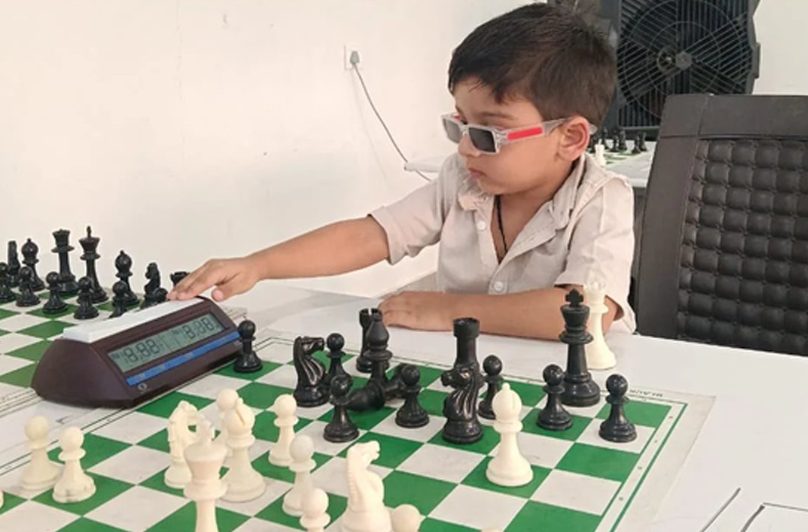 Niño indio de solo tres años batió el récord como el ajedrecista más joven del mundo