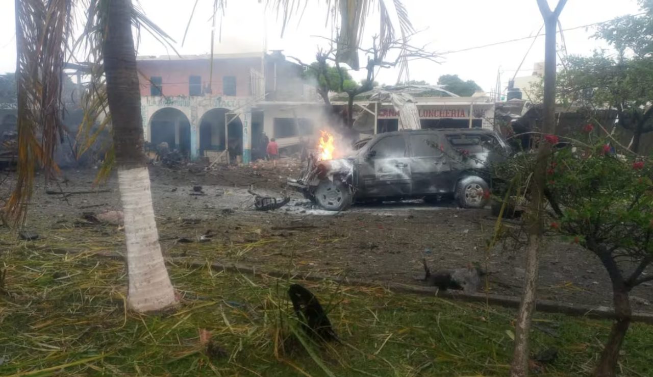 Violencia en México: carro bomba causó varias muertes al estallar en sede policial de Michoacán