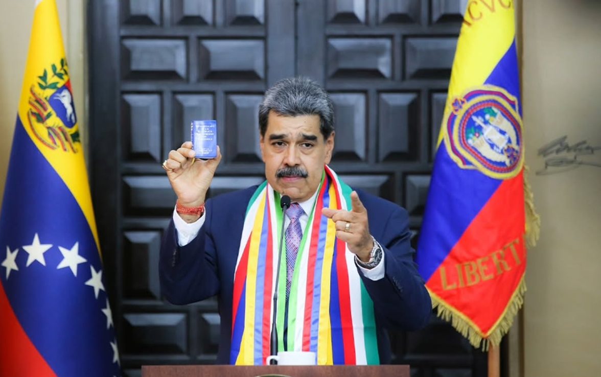 VIDEO: Maduro obligó en vivo a sus complacientes acólitos a aplaudir como a él le gusta