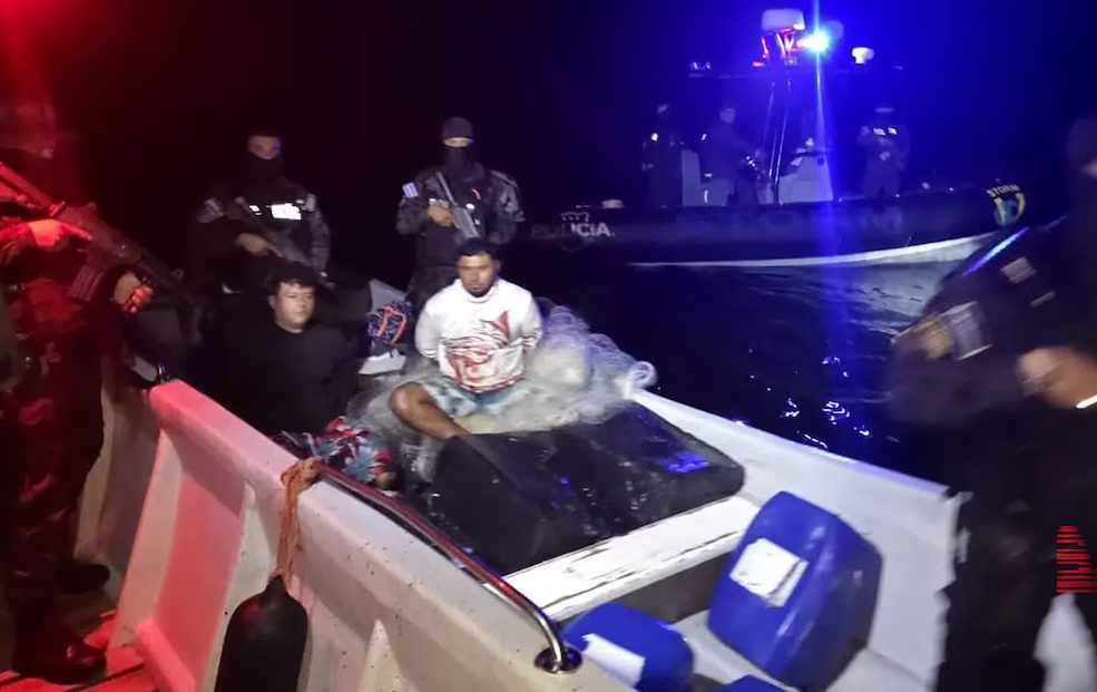 El Salvador interceptó lancha procedente de Nicaragua con 450 kilogramos de cocaína