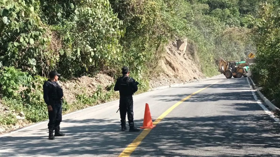 Tragedia ensombreció la Navidad mexicana tras el volcamiento de un autobús