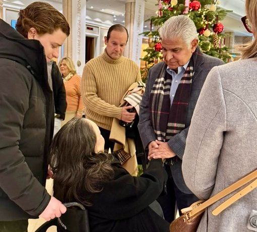 VIDEO: presidente panameño saludó a familiares de María Corina Machado tras su llegada a Oslo