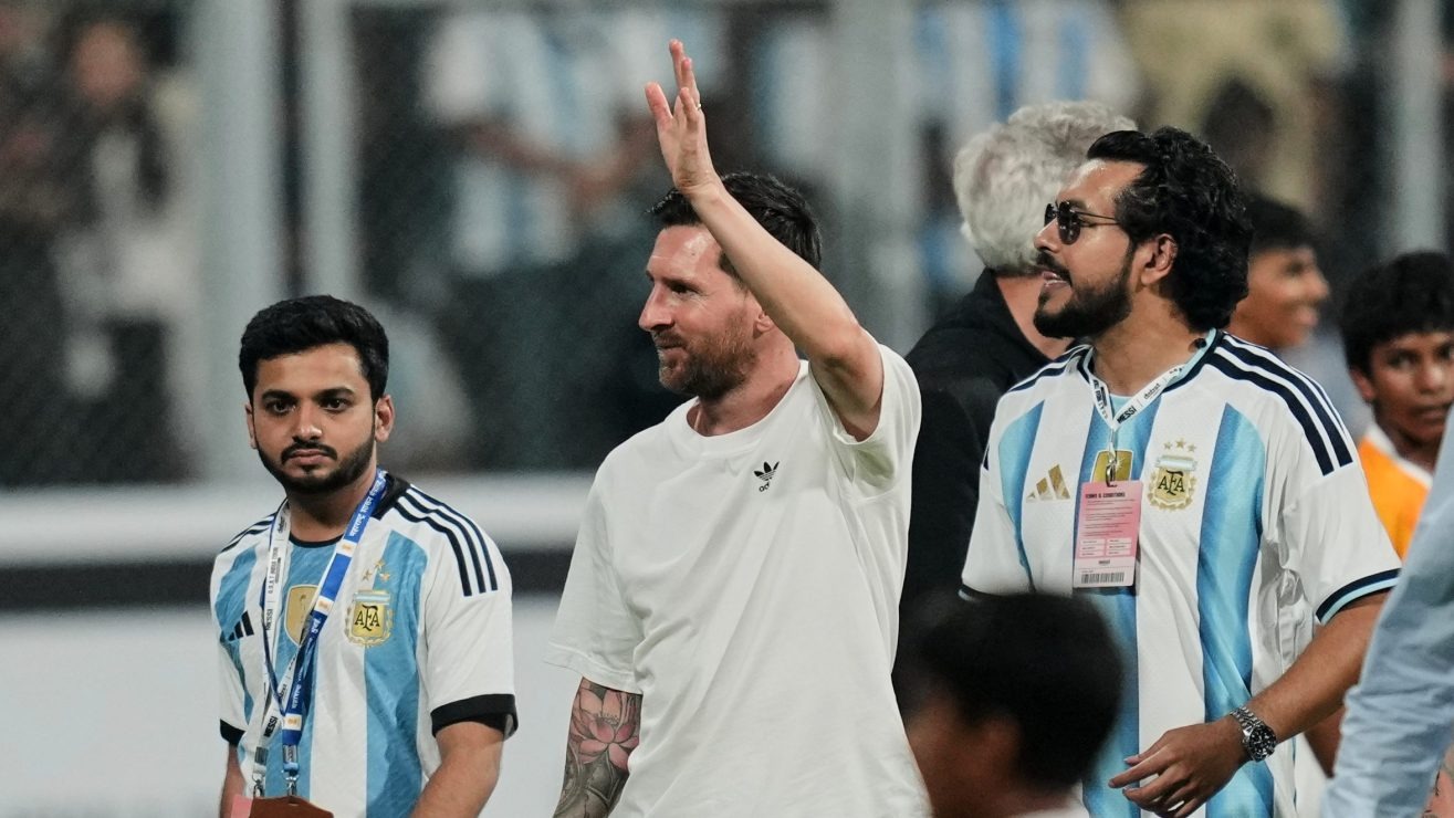 Experiencia VIP: La insólita cifra que costó un saludo y foto con Messi en India