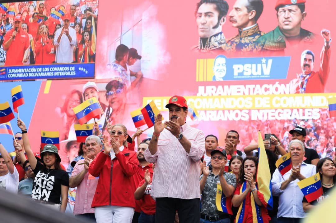 Maduro juramentó un "buró político" para seguir adelante con su idea de un "Estado comunal"