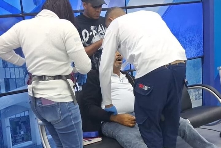 Murió de un infarto mientras le hacían una entrevista en televisión en República Dominicana (VIDEO)