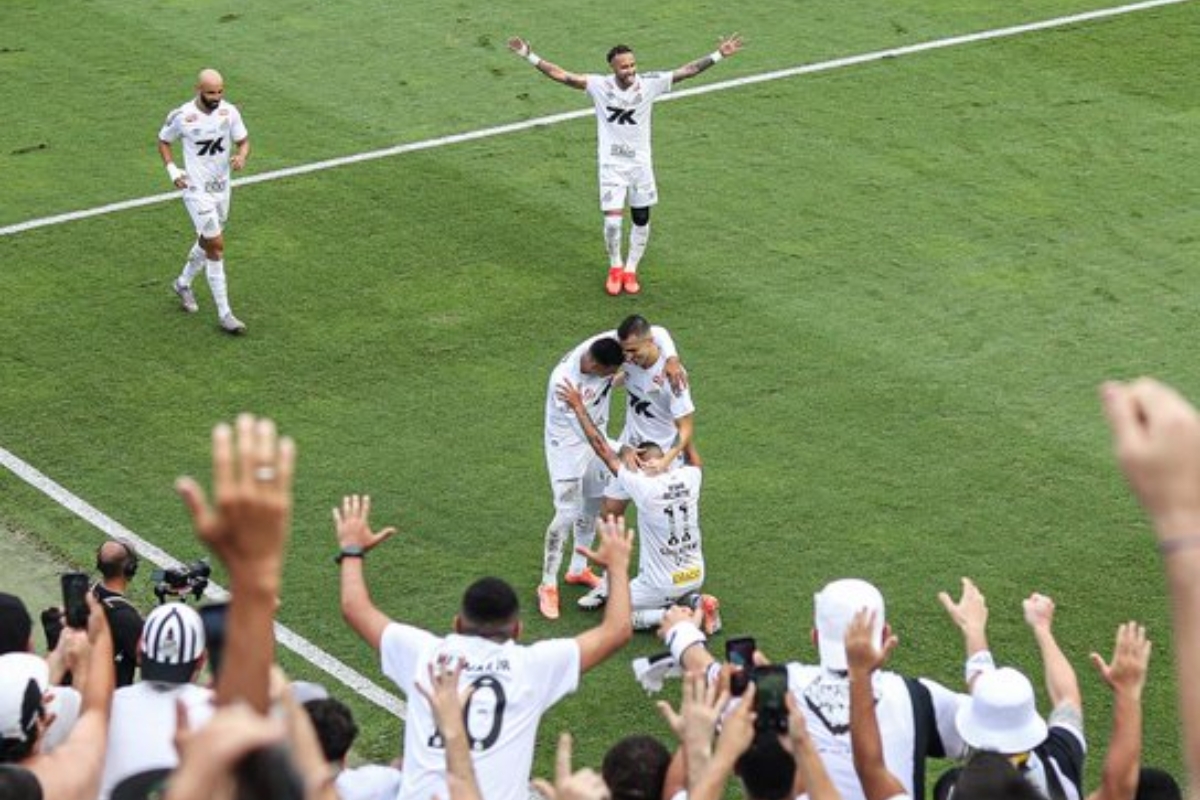 El Santos de Neymar y del venezolano Tomás Rincón se salvó del descenso tras golear al Cruzeiro