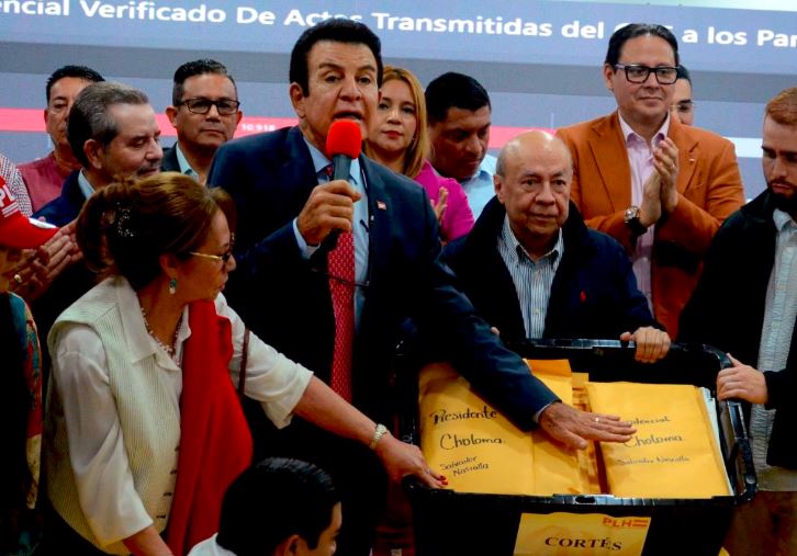 Nasralla afirmó tener “el 100 % de las actas originales” de la elección presidencial en Honduras
