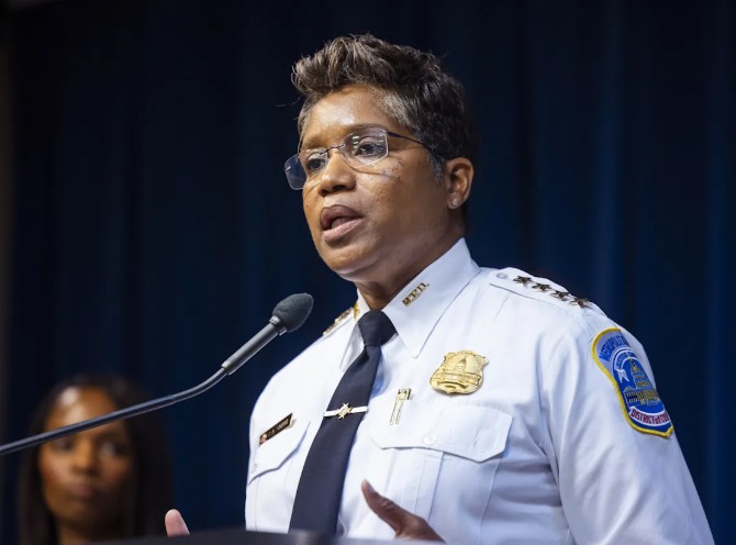 La jefa de la Policía de Washington renuncia tras el atentado contra guardias nacionales