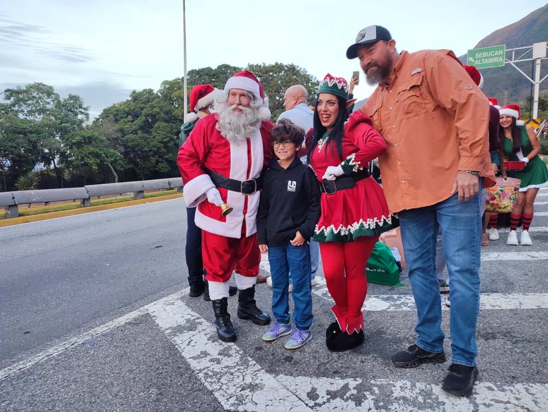 Santa Claus da la bienvenida a la Navidad en la Cota Mil este #1Dic (Fotos y Video)