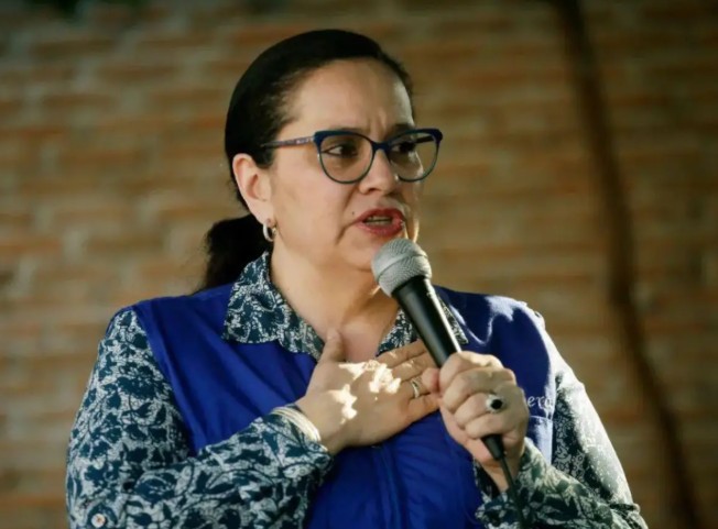 "Volvió a ser un hombre libre", afirma esposa de expresidente de Honduras liberado en EEUU