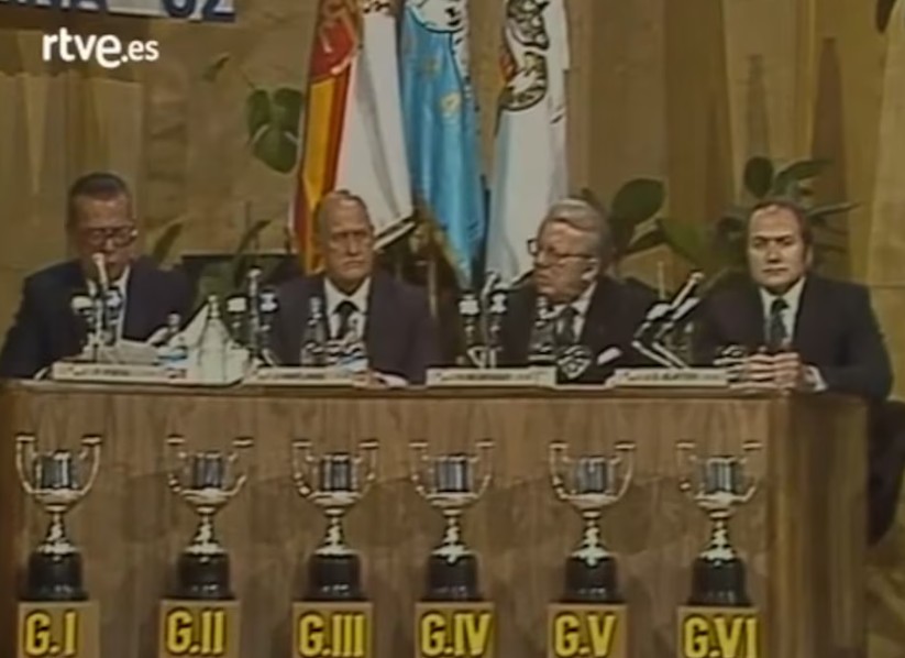 Silbidos, “el bombo de la polémica” y un error nunca más visto: el peor sorteo que marcó la historia de los Mundiales