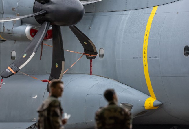 Militares de la base de submarinos nucleares franceses de Brest disparan contra drones