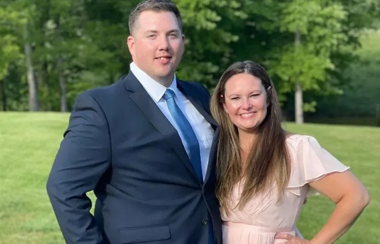 Conmoción en Georgia: Hallaron a bebé ensangrentado jugando entre los brazos de sus padres muertos