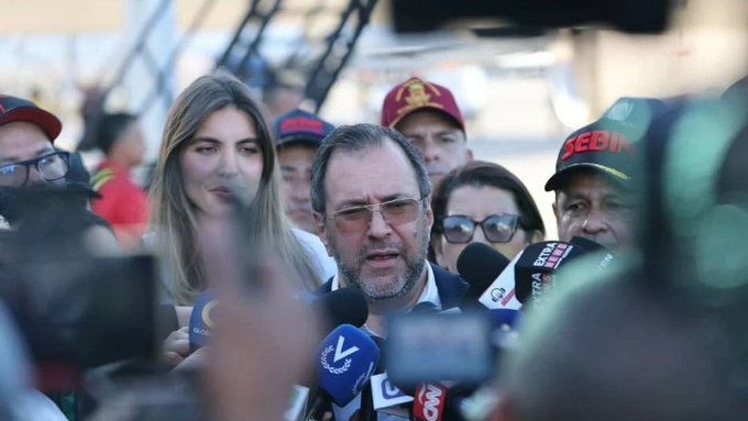 Yván Gil "se hizo el loco" cuando le preguntaron por la llamada entre Donald Trump y Nicolás Maduro