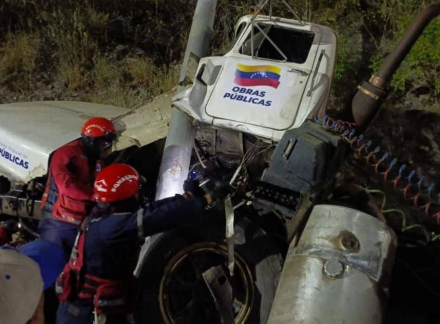 Camión sin frenos impactó contra un poste en la autopista Caracas-La Guaira