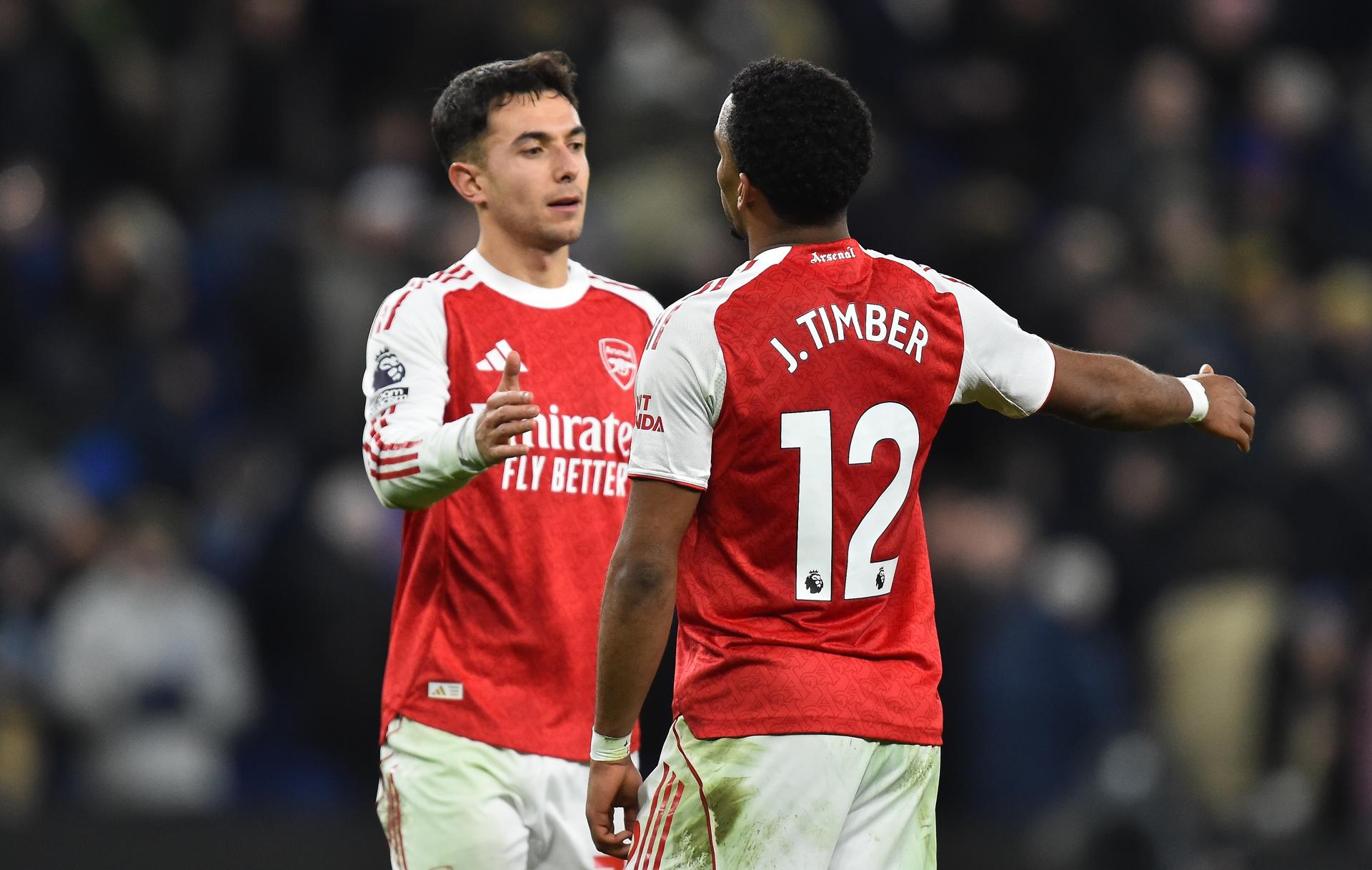 Arsenal retuvo el liderato tras vencer al Everton con un penalti