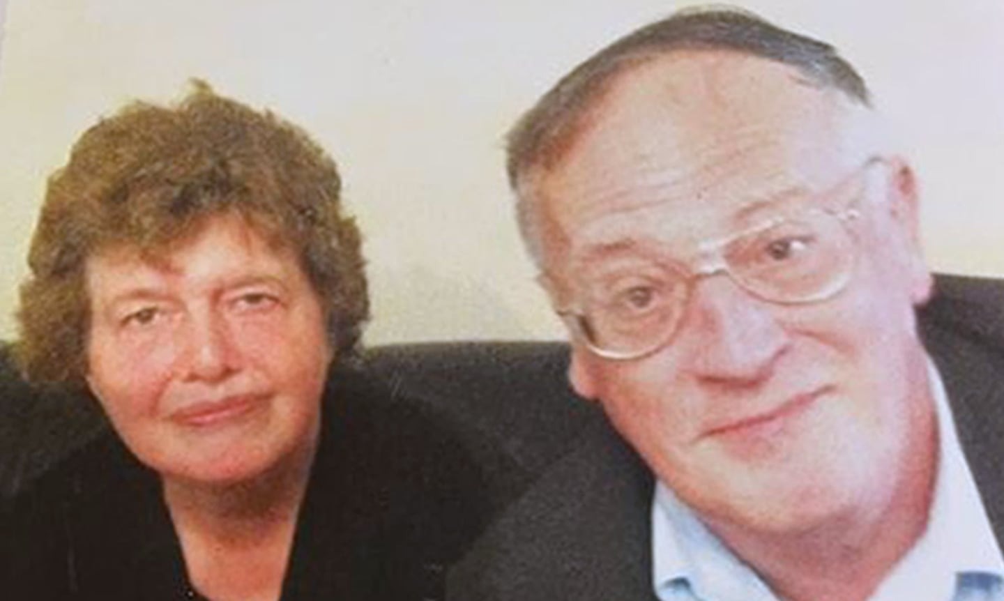 Asesinó a sus padres y convivió con los cadáveres en su casa durante casi cuatro años