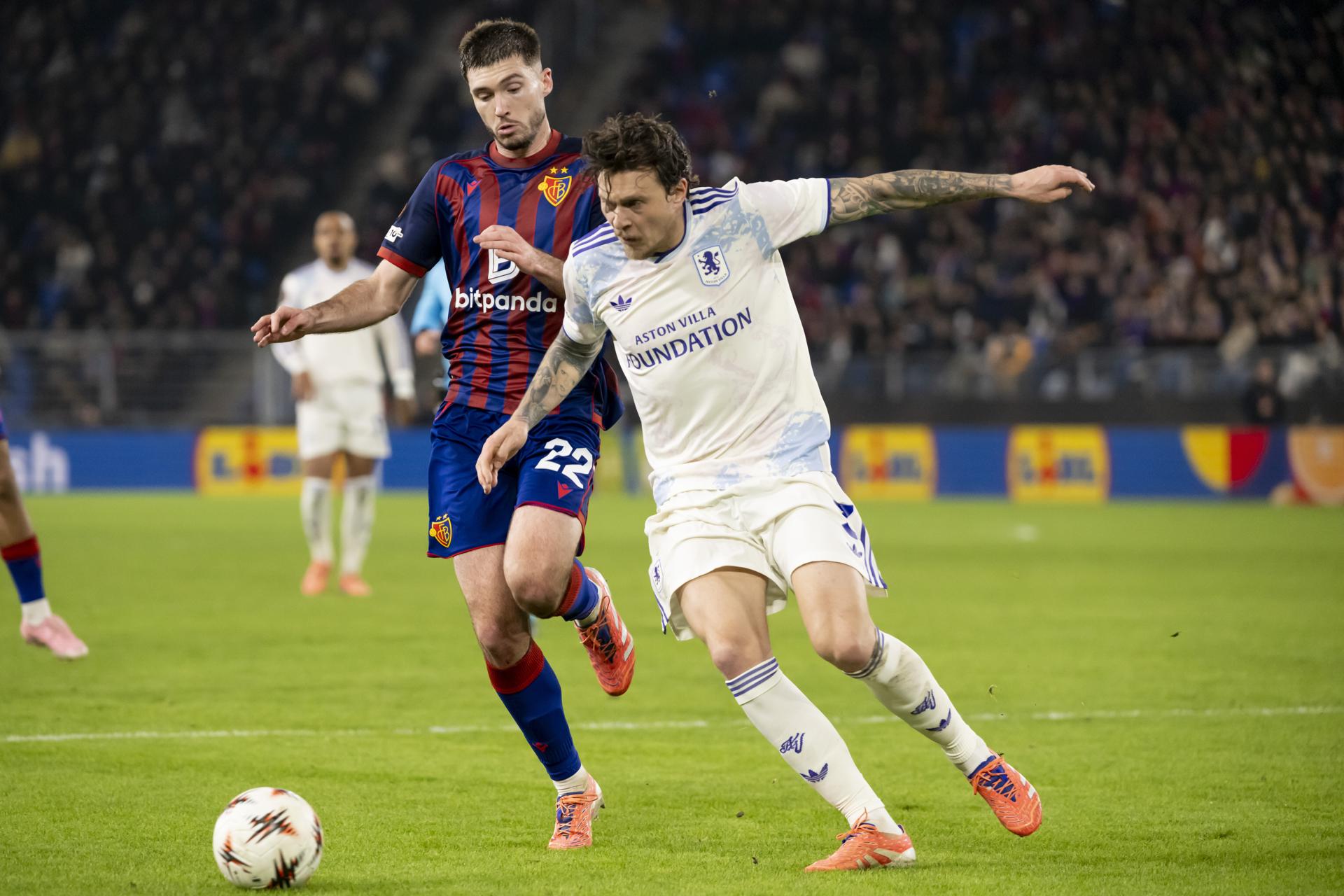 Aston Villa extendió su racha de victorias frente al Basel y se acercó a octavos de Europa League