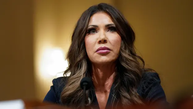 Qué es la lotería de green cards que suspendió Trump tras el tiroteo en la Universidad Brown