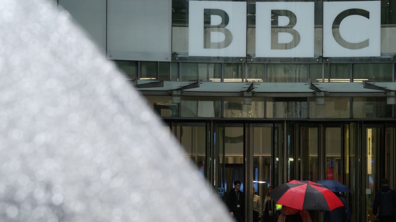 Trump demandó a la BBC por presunta difamación y pidió hasta 5.000 millones de dólares