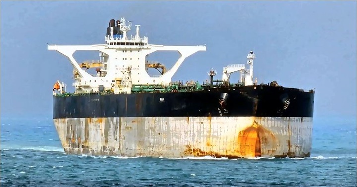 Petrolero sancionado Bella 1 se “declaró ruso” en medio de intensa persecución de EEUU desde el Caribe