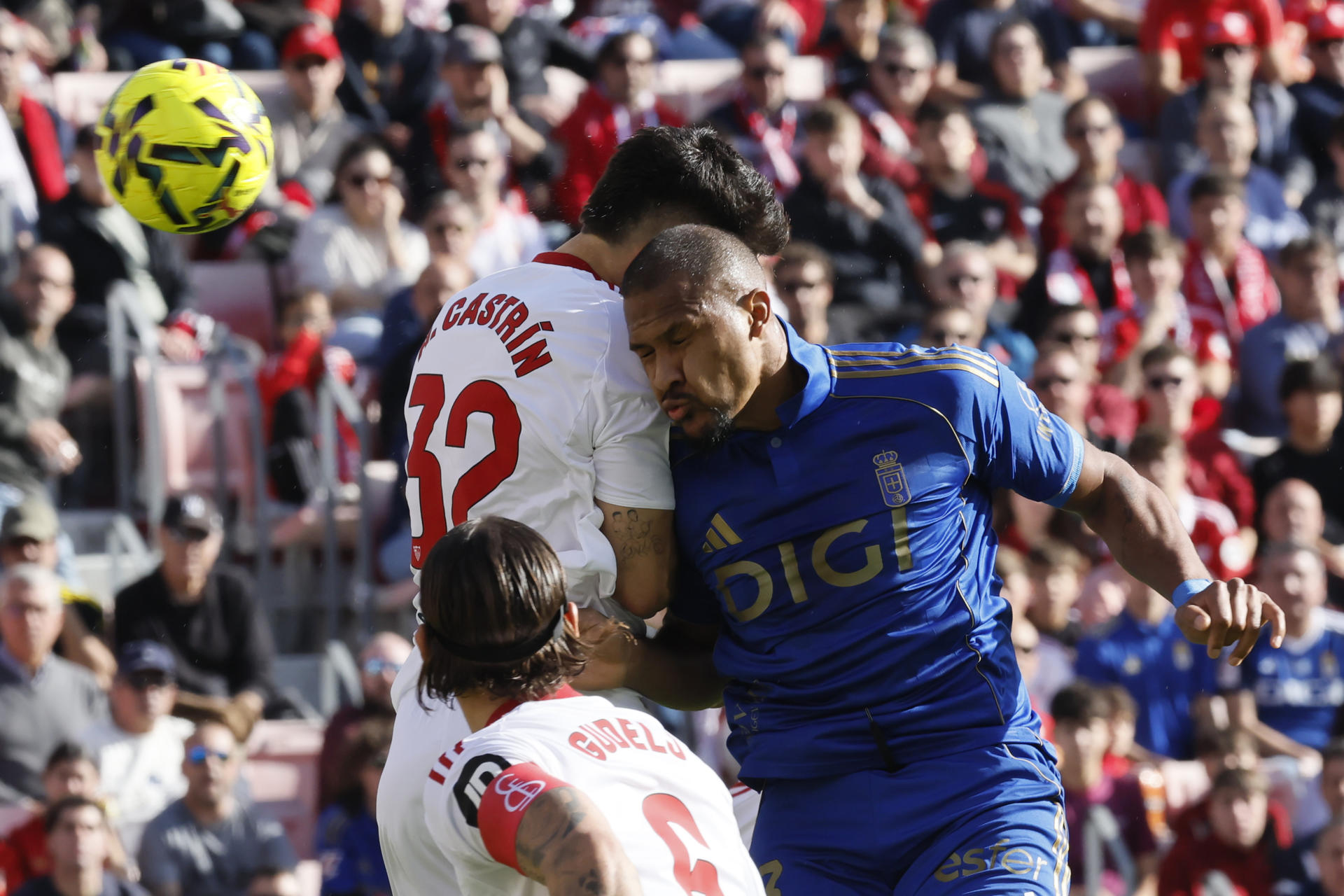 Sevilla castigó los errores defensivos del Real Oviedo de Salomón Rondón