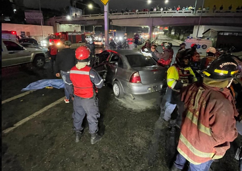 Tragedia en Coche: dos fallecidos, incluida una niña, tras brutal choque de un conductor ebrio (FOTOS)