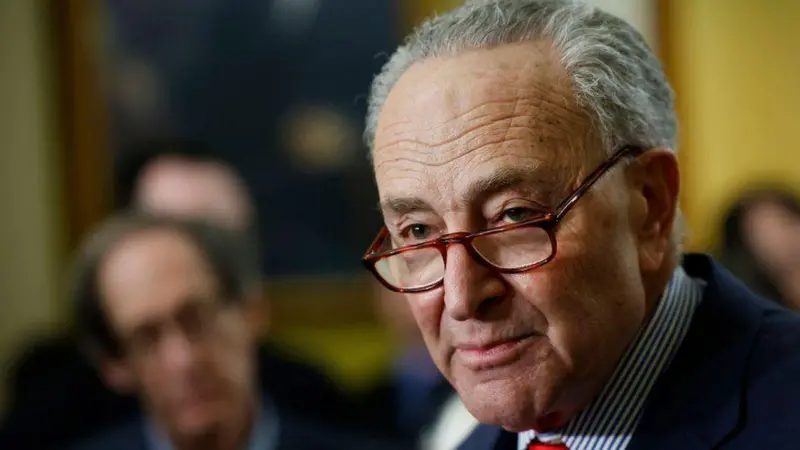 Senador demócrata amenazó con limitar poderes de guerra de Trump si continúa presión a Maduro