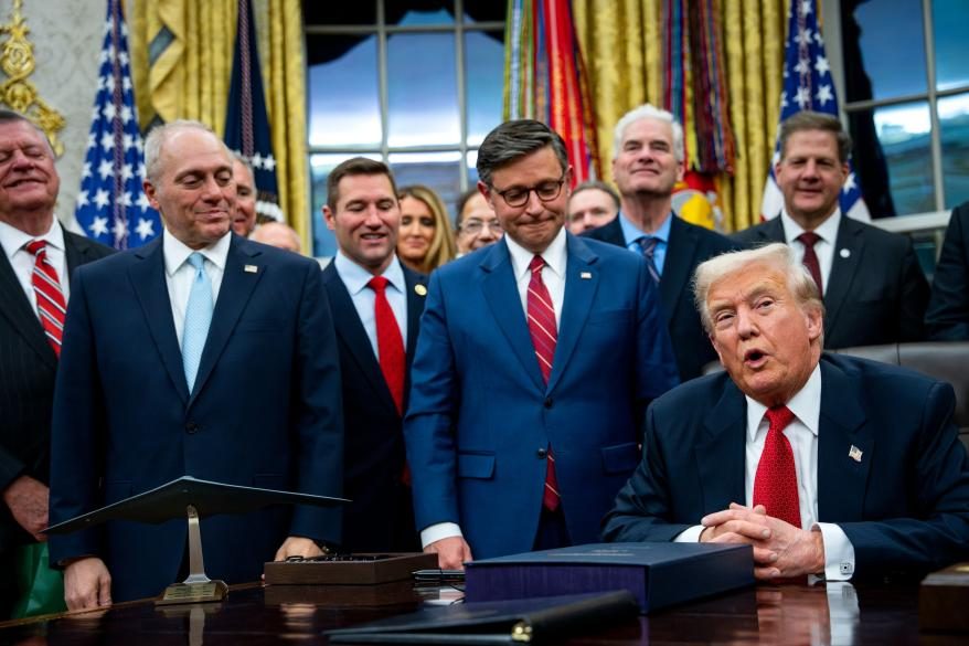 Trump trabaja jornadas de hasta 12 horas, según registros del Despacho Oval