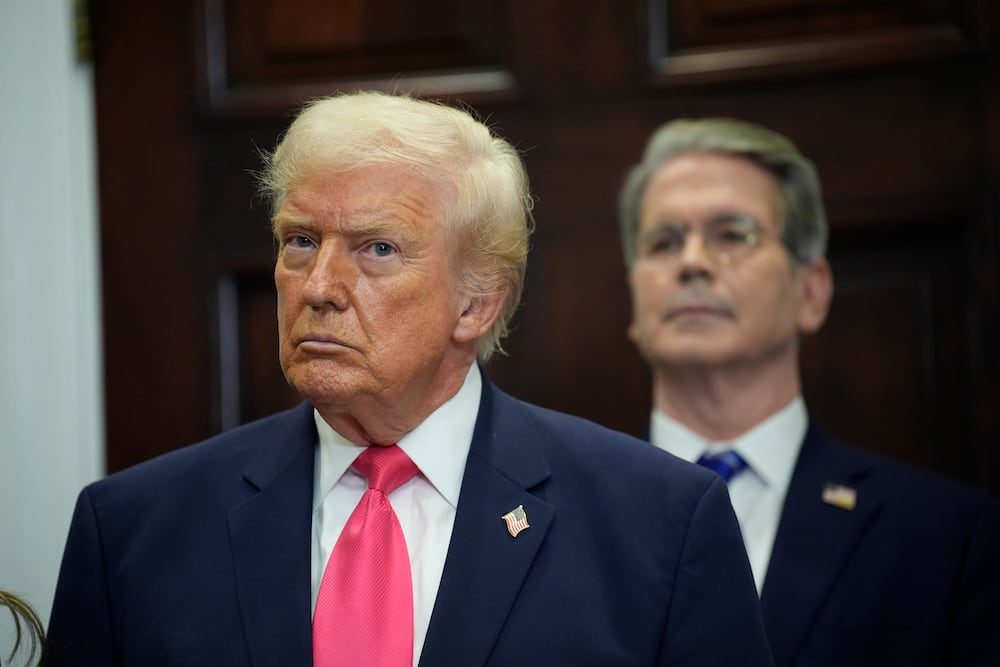 Trump aprobó norma para relajar estándares de emisión de los vehículos que se venden en EEUU