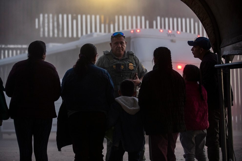 Decenas de niños en Florida preparan su salida de EEUU tras deportación de familiares