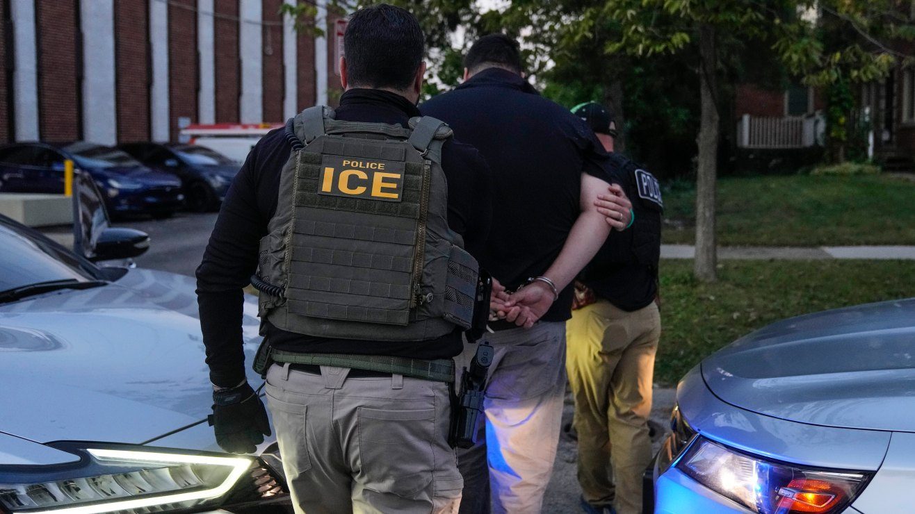 ICE arrestó a casi 75 mil personas sin antecedentes penales en EEUU